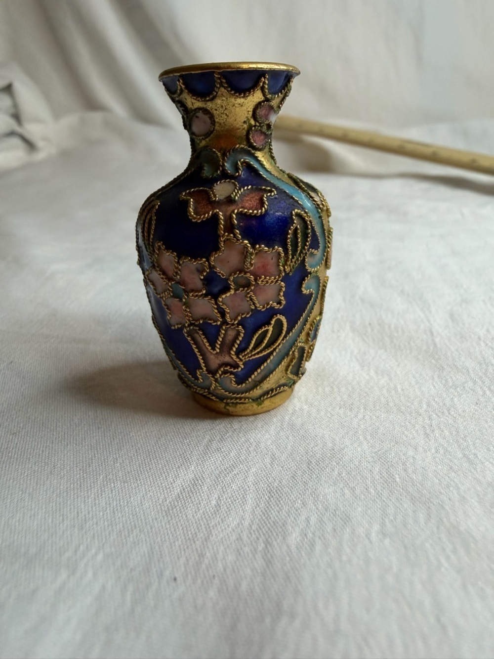 Vintage Mini Cobalt Blue Cloisonné Vase with Wood Stand - 2" Floral Enamel - Picture 3 of 10